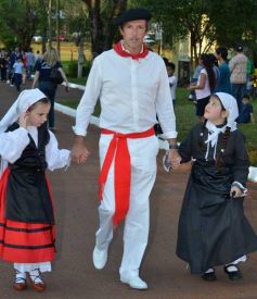 Foto de la galería: Desfile inaugural de la XXXIV Fiesta Nacional del Inmigrante