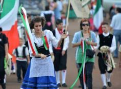 Foto de la galería: Desfile inaugural de la XXXIV Fiesta Nacional del Inmigrante