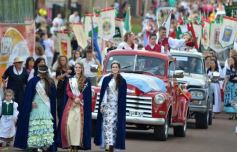 Foto de la galería: Desfile inaugural de la XXXIV Fiesta Nacional del Inmigrante