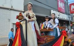 Foto de la galería: Desfile inaugural de la XXXIV Fiesta Nacional del Inmigrante