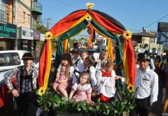 Foto de la galería: Desfile inaugural de la XXXIV Fiesta Nacional del Inmigrante
