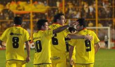 Foto de la galería: Crucero se hace fuerte de local