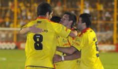 Foto de la galería: Crucero se hace fuerte de local