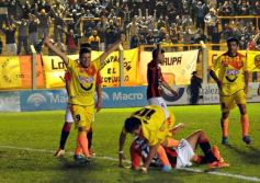 Foto de la galería: Crucero se hace fuerte de local