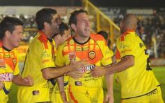 Foto de la galería: Crucero se hace fuerte de local