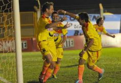 Foto de la galería: Crucero se hace fuerte de local