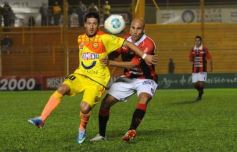 Foto de la galería: Crucero se hace fuerte de local