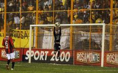 Foto de la galería: Crucero se hace fuerte de local