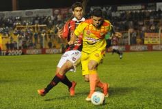 Foto de la galería: Crucero se hace fuerte de local