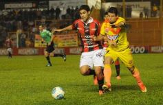 Foto de la galería: Crucero se hace fuerte de local