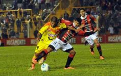 Foto de la galería: Crucero se hace fuerte de local