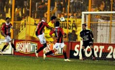 Foto de la galería: Crucero se hace fuerte de local