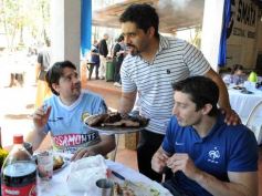 Foto de la galería: Empleados del hipermercado Libertad celebraron el Día del Empleado de Comercio