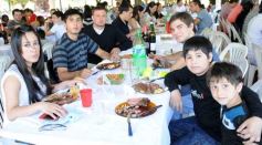 Foto de la galería: Empleados del hipermercado Libertad celebraron el Día del Empleado de Comercio