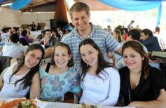 Foto de la galería: Empleados del hipermercado Libertad celebraron el Día del Empleado de Comercio