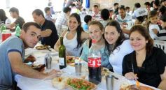 Foto de la galería: Empleados del hipermercado Libertad celebraron el Día del Empleado de Comercio