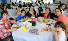 Foto de la galería: Empleados del hipermercado Libertad celebraron el Día del Empleado de Comercio