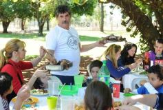 Foto de la galería: Empleados del hipermercado Libertad celebraron el Día del Empleado de Comercio