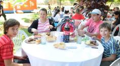 Foto de la galería: Empleados del hipermercado Libertad celebraron el Día del Empleado de Comercio