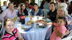 Foto de la galería: Empleados del hipermercado Libertad celebraron el Día del Empleado de Comercio