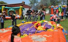 Foto de la galería: Empleados del hipermercado Libertad celebraron el Día del Empleado de Comercio