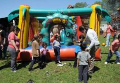 Foto de la galería: Empleados del hipermercado Libertad celebraron el Día del Empleado de Comercio
