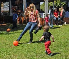 Foto de la galería: Empleados del hipermercado Libertad celebraron el Día del Empleado de Comercio