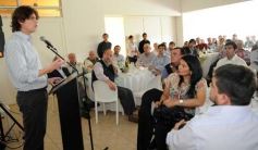 Foto de la galería: Martín Lousteau brindó una disertación en el Complejo La Aventura