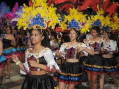 Foto de la galería: Arrancó el desfile estudiantil con todo el brillo y la alegría de los adolescentes