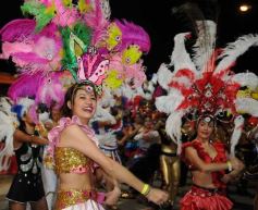 Foto de la galería: Arrancó el desfile estudiantil con todo el brillo y la alegría de los adolescentes
