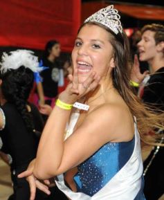 Foto de la galería: Arrancó el desfile estudiantil con todo el brillo y la alegría de los adolescentes