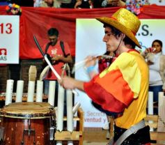 Foto de la galería: Arrancó el desfile estudiantil con todo el brillo y la alegría de los adolescentes