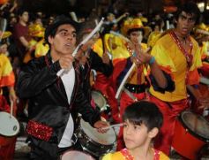 Foto de la galería: Arrancó el desfile estudiantil con todo el brillo y la alegría de los adolescentes