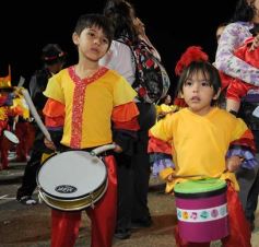 Foto de la galería: Arrancó el desfile estudiantil con todo el brillo y la alegría de los adolescentes