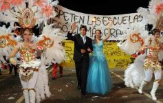 Foto de la galería: Arrancó el desfile estudiantil con todo el brillo y la alegría de los adolescentes