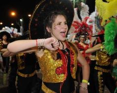 Foto de la galería: Arrancó el desfile estudiantil con todo el brillo y la alegría de los adolescentes