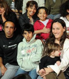 Foto de la galería: Arrancó el desfile estudiantil con todo el brillo y la alegría de los adolescentes