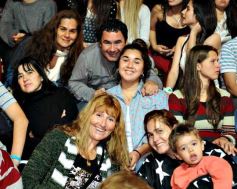 Foto de la galería: Arrancó el desfile estudiantil con todo el brillo y la alegría de los adolescentes