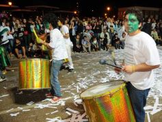 Foto de la galería: Arrancó el desfile estudiantil con todo el brillo y la alegría de los adolescentes