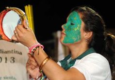 Foto de la galería: Arrancó el desfile estudiantil con todo el brillo y la alegría de los adolescentes