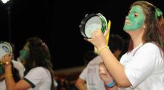 Foto de la galería: Arrancó el desfile estudiantil con todo el brillo y la alegría de los adolescentes