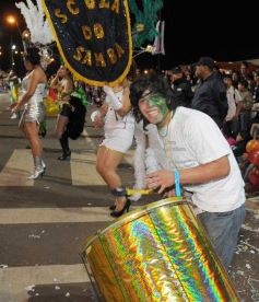 Foto de la galería: Arrancó el desfile estudiantil con todo el brillo y la alegría de los adolescentes