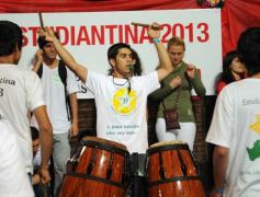 Foto de la galería: Arrancó el desfile estudiantil con todo el brillo y la alegría de los adolescentes