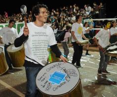 Foto de la galería: Arrancó el desfile estudiantil con todo el brillo y la alegría de los adolescentes