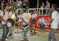 Foto de la galería: Arrancó el desfile estudiantil con todo el brillo y la alegría de los adolescentes