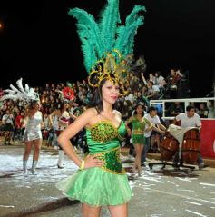 Foto de la galería: Arrancó el desfile estudiantil con todo el brillo y la alegría de los adolescentes