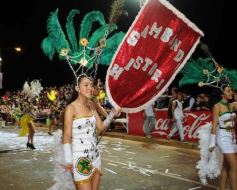 Foto de la galería: Arrancó el desfile estudiantil con todo el brillo y la alegría de los adolescentes