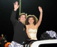 Foto de la galería: Arrancó el desfile estudiantil con todo el brillo y la alegría de los adolescentes