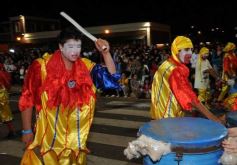 Foto de la galería: Arrancó el desfile estudiantil con todo el brillo y la alegría de los adolescentes