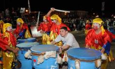 Foto de la galería: Arrancó el desfile estudiantil con todo el brillo y la alegría de los adolescentes
